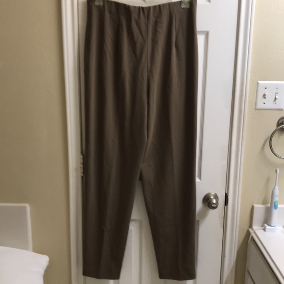 Lafayette 148 New York taupe 100% wool pants with side zipper - Picture 3 of 9